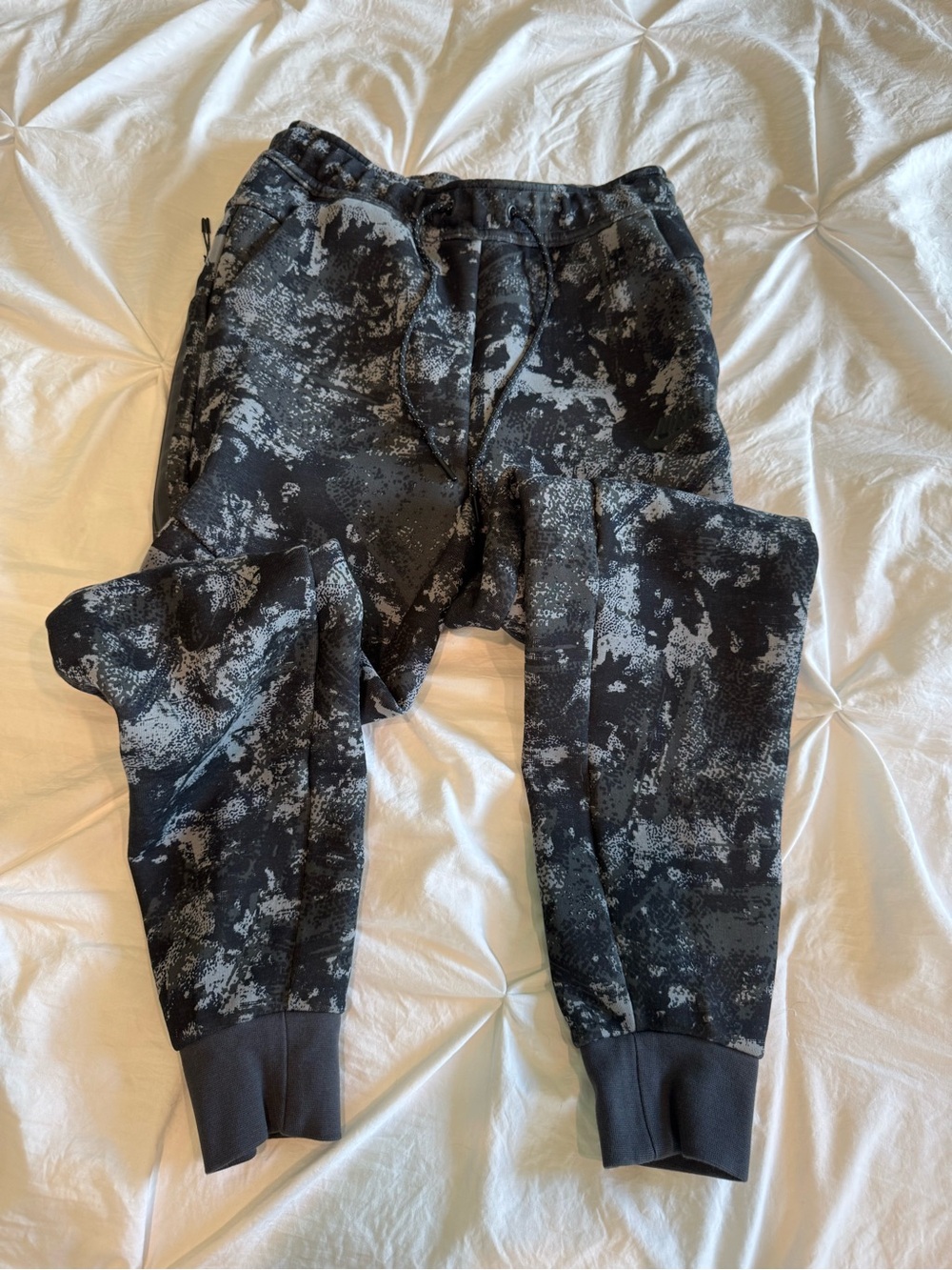Nike Men’s Gray Camo Jogger Sweatpants | Size Small | Zip Pocket